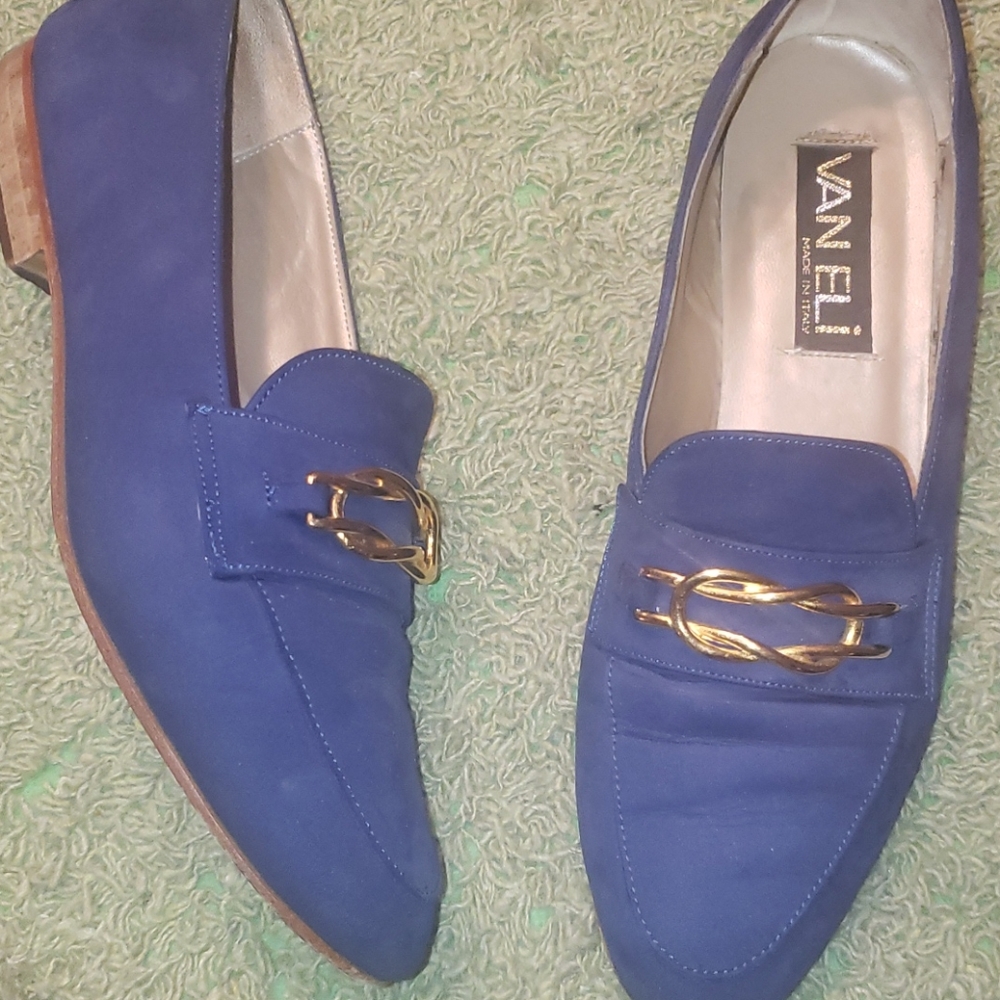 Venetian periwinkle suede shoes.
